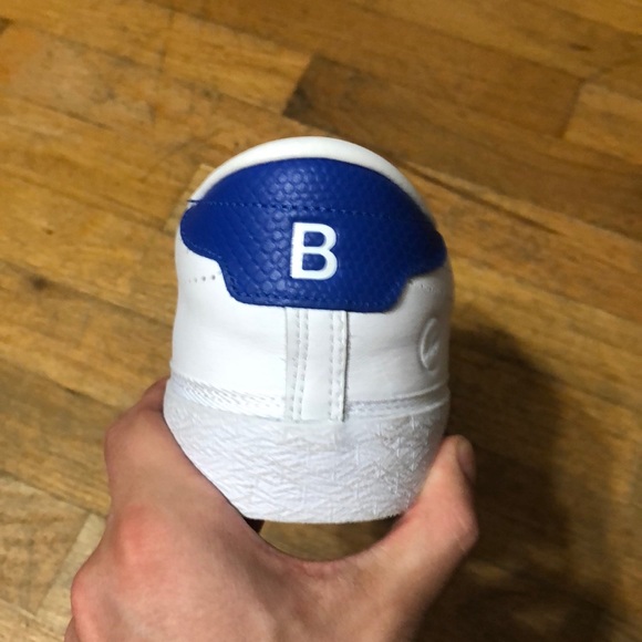 Nikes - Picture 2 of 4